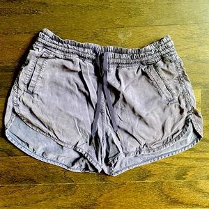 LULULEMON SHORTS SIZE 4